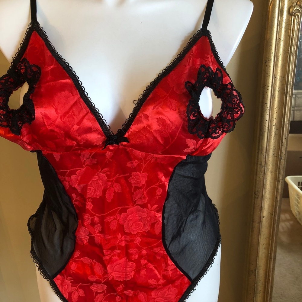 B
Lingerie